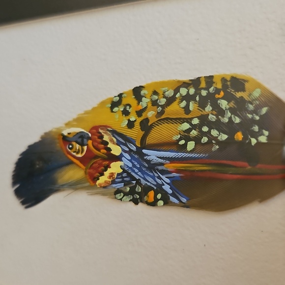 Vtg ARTISAN Signed Costa Rica Framed Feather Art with Parrot Design - Picture 5 of 6
